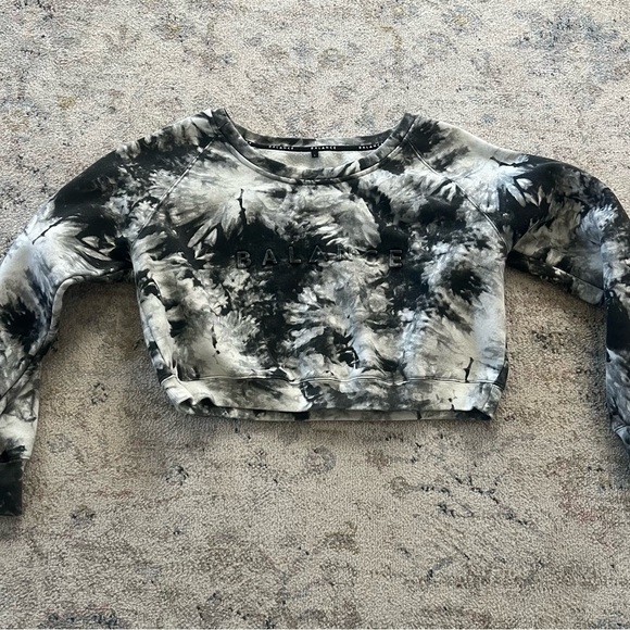 Balance Collection Tops - Balance collection black and white tie dye long sleeve crop top shirt